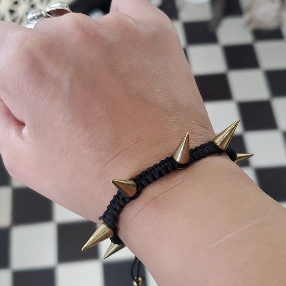 Cute gold spike bracelet